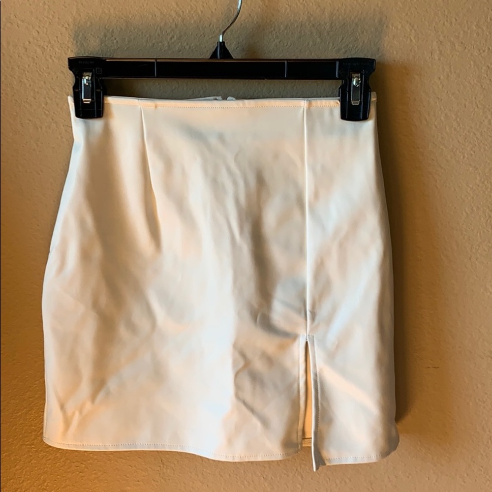 Faux leather white mini skirt with slit